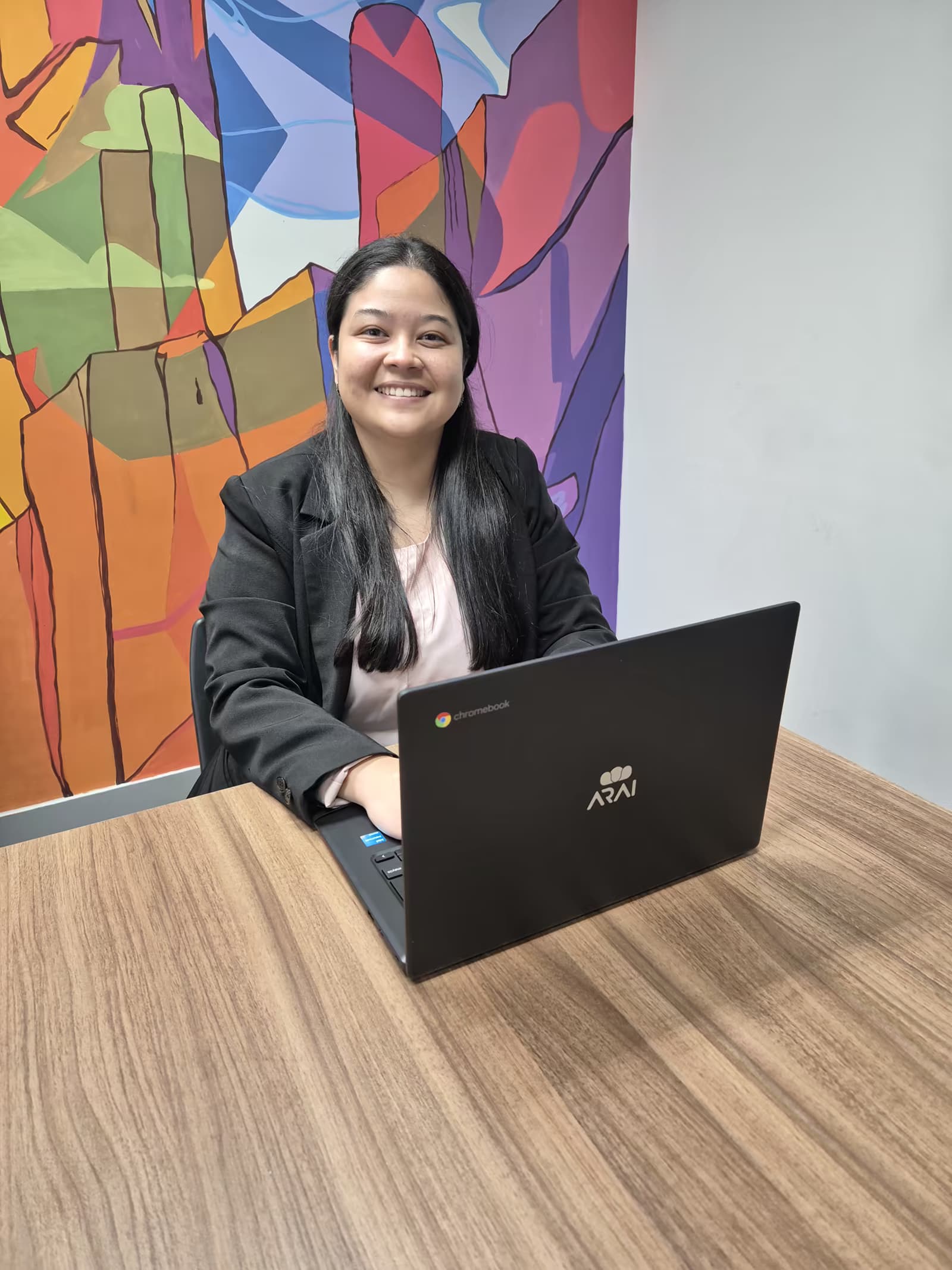 Profesional utilizando una Chromebook Arai