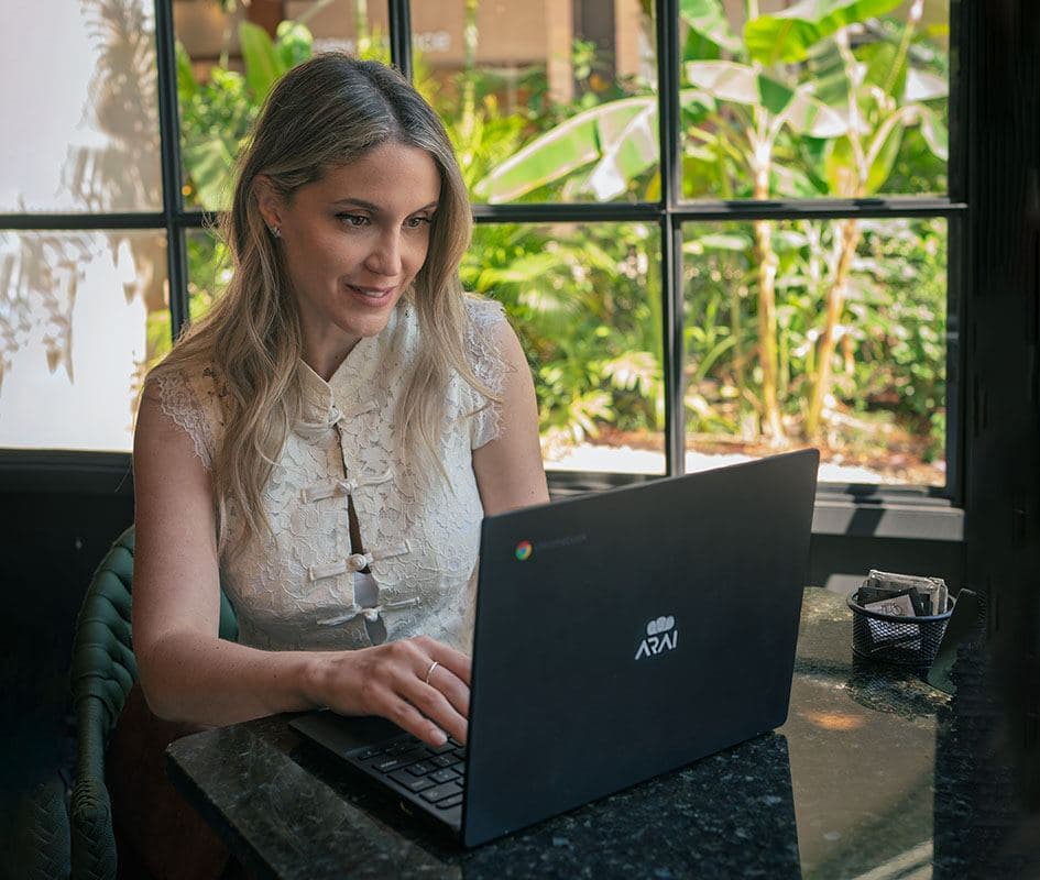 Chromebook Arai lista para trabajar desde cualquier lugar